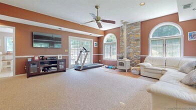 523 Overlook Dr in Orange, CT - Building Photo - Building Photo