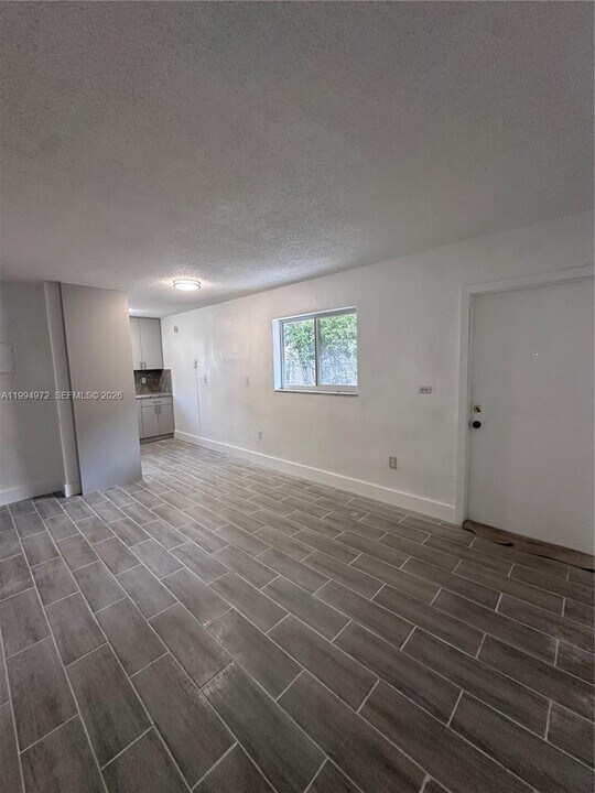 310 NW 16th Ave in Miami, FL - Building Photo