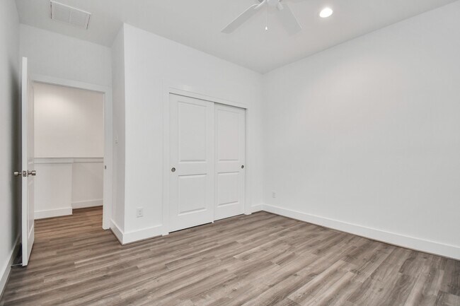 9027 Laverne Oak Ln in Houston, TX - Building Photo - Building Photo