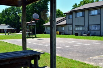 Cumberland Square Apartments in Russellville, AR - Building Photo - Building Photo