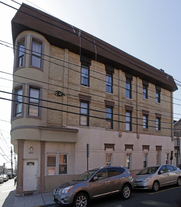 3331 Palisade Ave in Union City, NJ - Building Photo