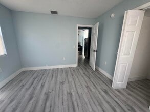 518 49th St in West Palm Beach, FL - Building Photo - Building Photo