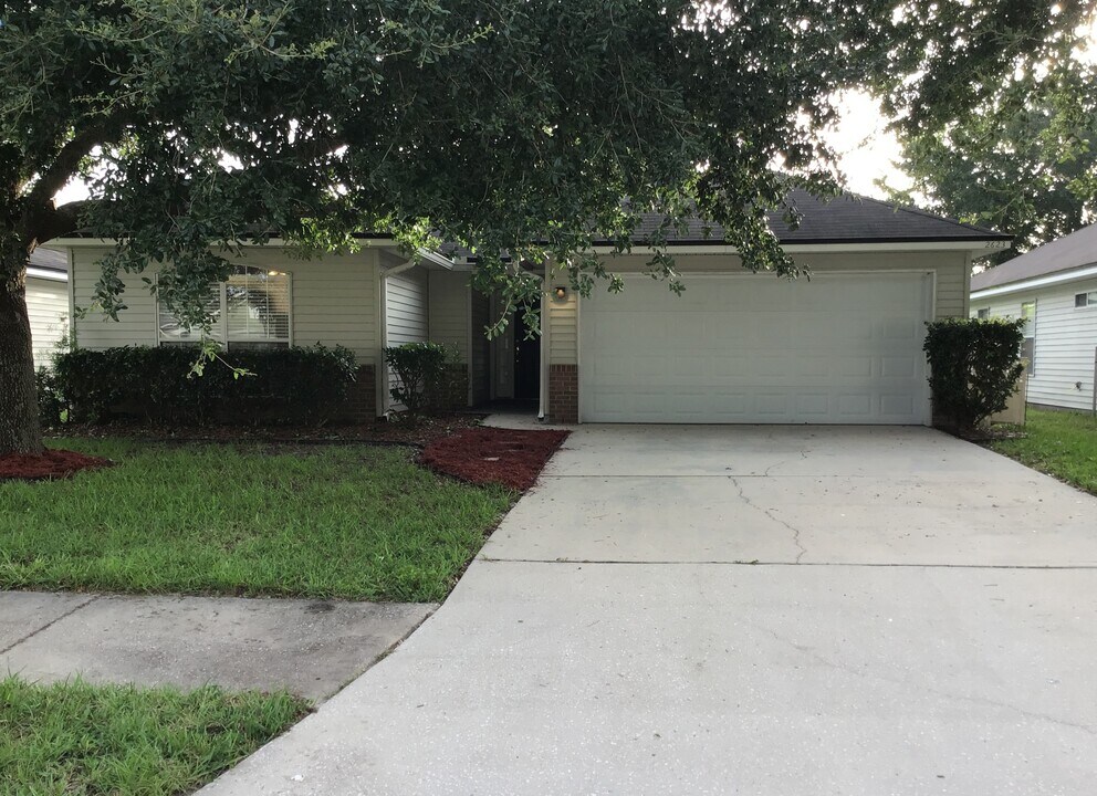 2623 Creek Ridge Dr in Green Cove Springs, FL - Building Photo