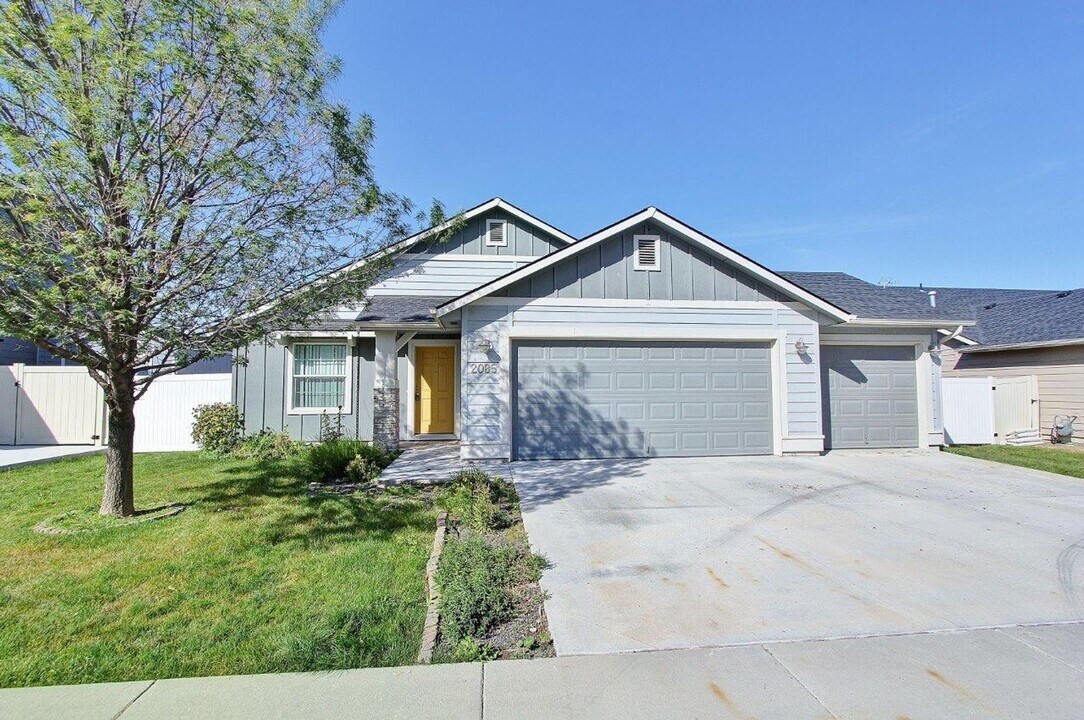 2085 N Mauve Ave in Kuna, ID - Building Photo