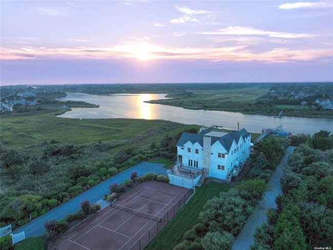 157 Dune Rd in Quogue, NY - Foto de edificio - Building Photo