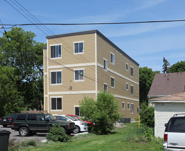 1716 Rollins Ave SE in Minneapolis, MN - Foto de edificio - Building Photo