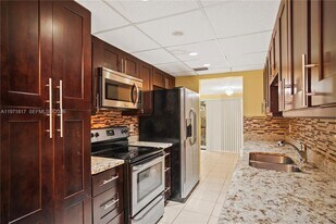 8011 NW 27th Pl in Sunrise, FL - Building Photo