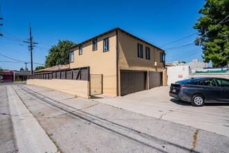 12036 Magnolia Blvd in Valley Village, CA - Building Photo - Building Photo