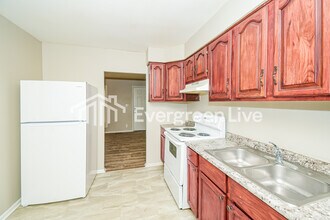 9819 Bishop Ct in Indianapolis, IN - Building Photo - Building Photo