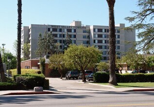 14650 Sherman Way in Los Angeles, CA - Building Photo - Building Photo