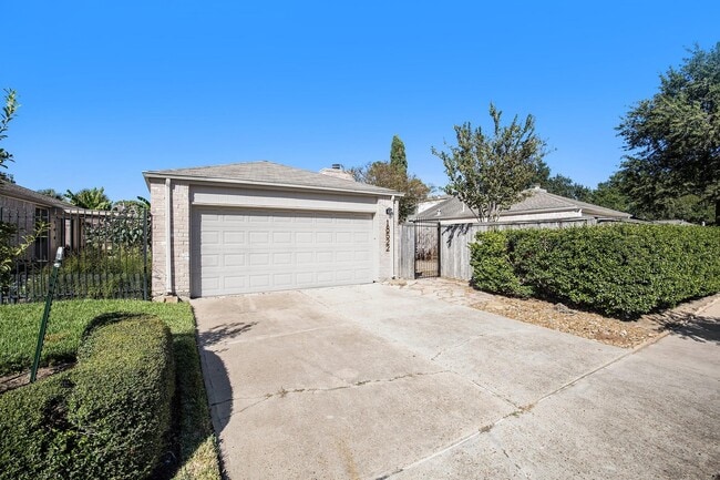 18522 Glen Briar Ln