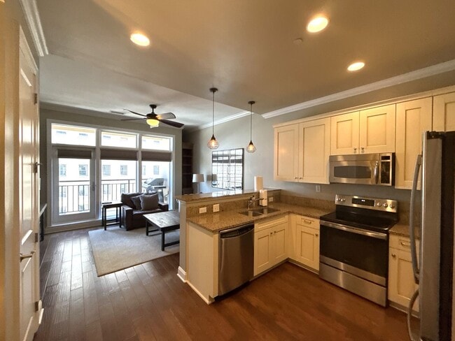 230 S Tryon St in Charlotte, NC - Building Photo - Building Photo