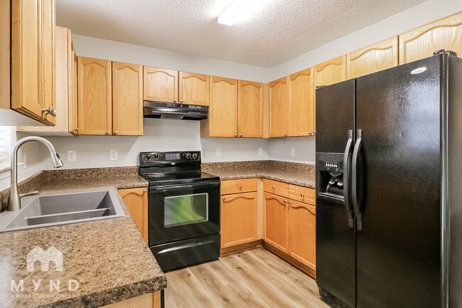 255 Morgan Pkwy in Zebulon, NC - Foto de edificio - Building Photo