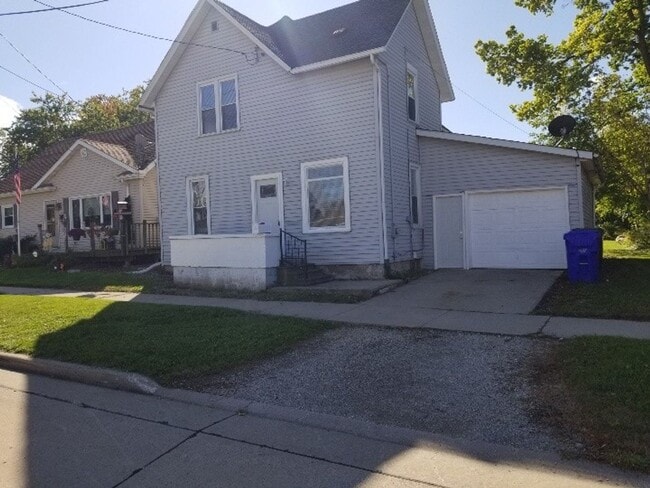 property at 707 E 9th St