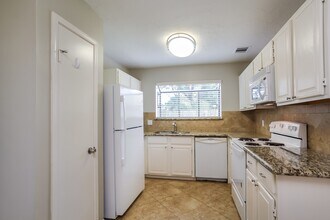 7774 High Village Dr in Houston, TX - Building Photo - Building Photo