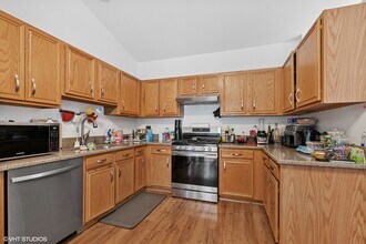 121 Commons Ct in Wheeling, IL - Building Photo - Building Photo