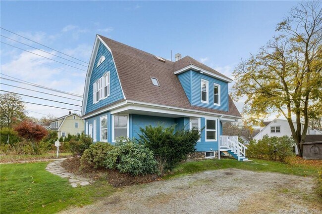 939 Nichols Ave in Stratford, CT - Foto de edificio - Building Photo