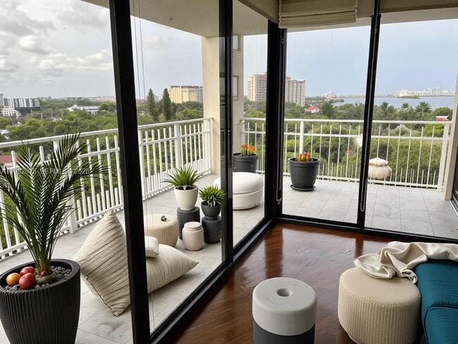 1000 Quayside Terrace in Miami, FL - Foto de edificio - Building Photo