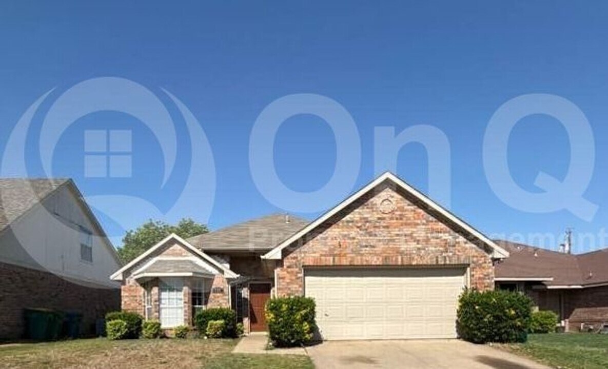 733 Rockett Ln in Cedar Hill, TX - Foto de edificio