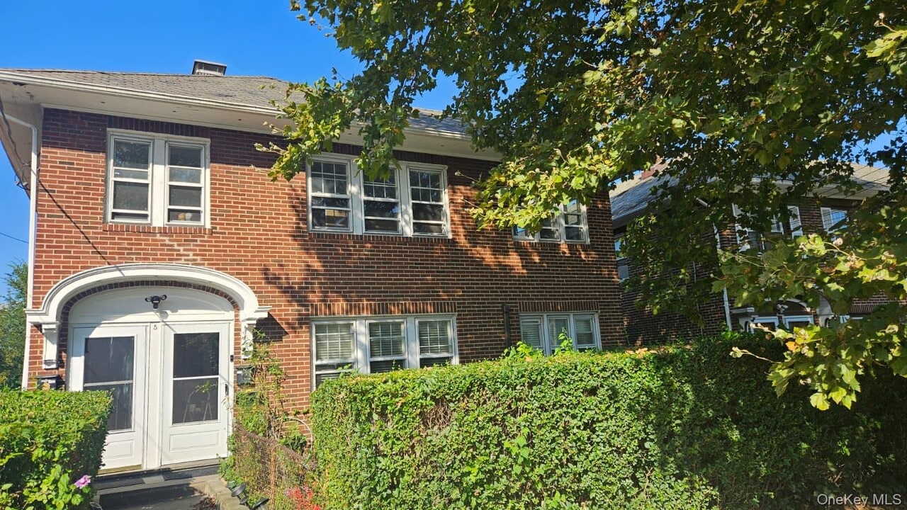 5 Vernon Ave in Mount Vernon, NY - Building Photo