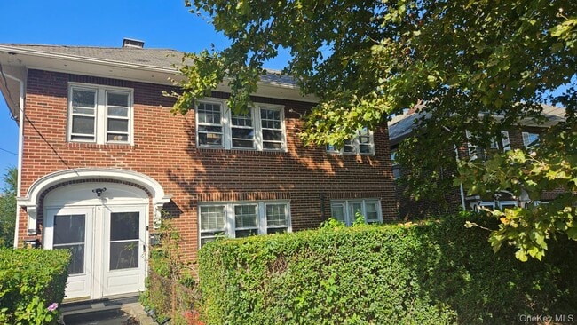 property at 5 Vernon Ave