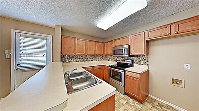 5705 Giddyup Ln in Fort Worth, TX - Building Photo - Building Photo