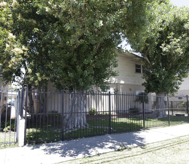 11913 Vanowen St in North Hollywood, CA - Building Photo - Building Photo