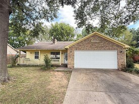 2972 N John Wayne Dr in Fayetteville, AR - Building Photo