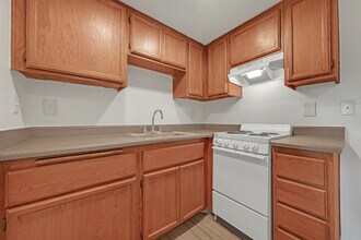 Heritage Park Senior Apartments in Las Vegas, NV - Building Photo - Building Photo