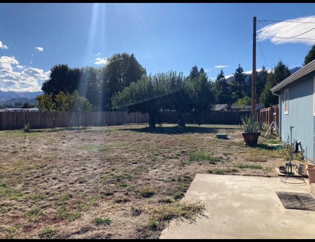 property at 2895 Rogue River Hwy