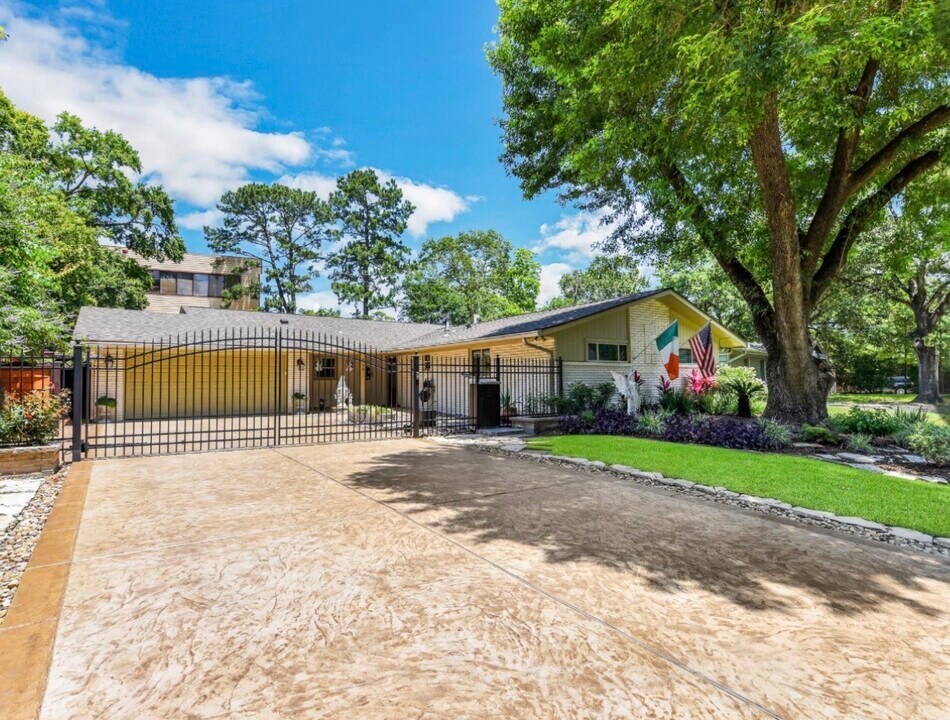 9770 Tappenbeck Dr in Houston, TX - Building Photo