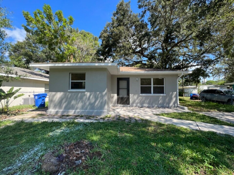 2213 9th Ave E in Bradenton, FL - Building Photo