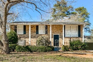 2171 Rochelle Way in College Park, GA - Building Photo