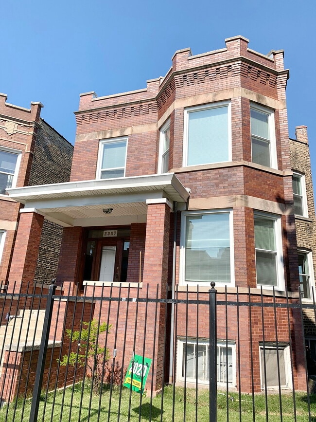 2327 N Harding Ave