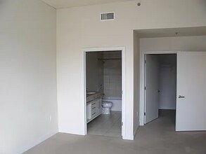 922 NW 11th Ave in Portland, OR - Foto de edificio - Building Photo