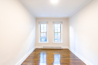 28 Clearway St, Unit 1 in Boston, MA - Foto de edificio - Building Photo