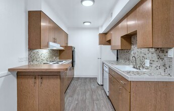 The Phoenix Apartments on 6th Avenue in Phoenix, AZ - Building Photo - Building Photo