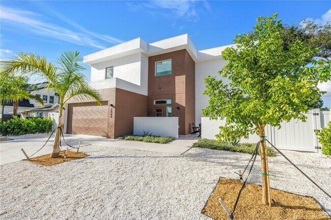 2065 Goldenrod St in Sarasota, FL - Building Photo - Building Photo