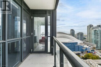 300 Front St W in Toronto, ON - Building Photo - Building Photo