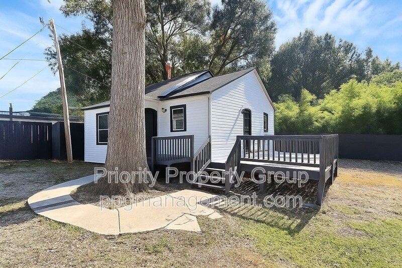 1104 1/2 Linwood Rd in Gastonia, NC - Building Photo