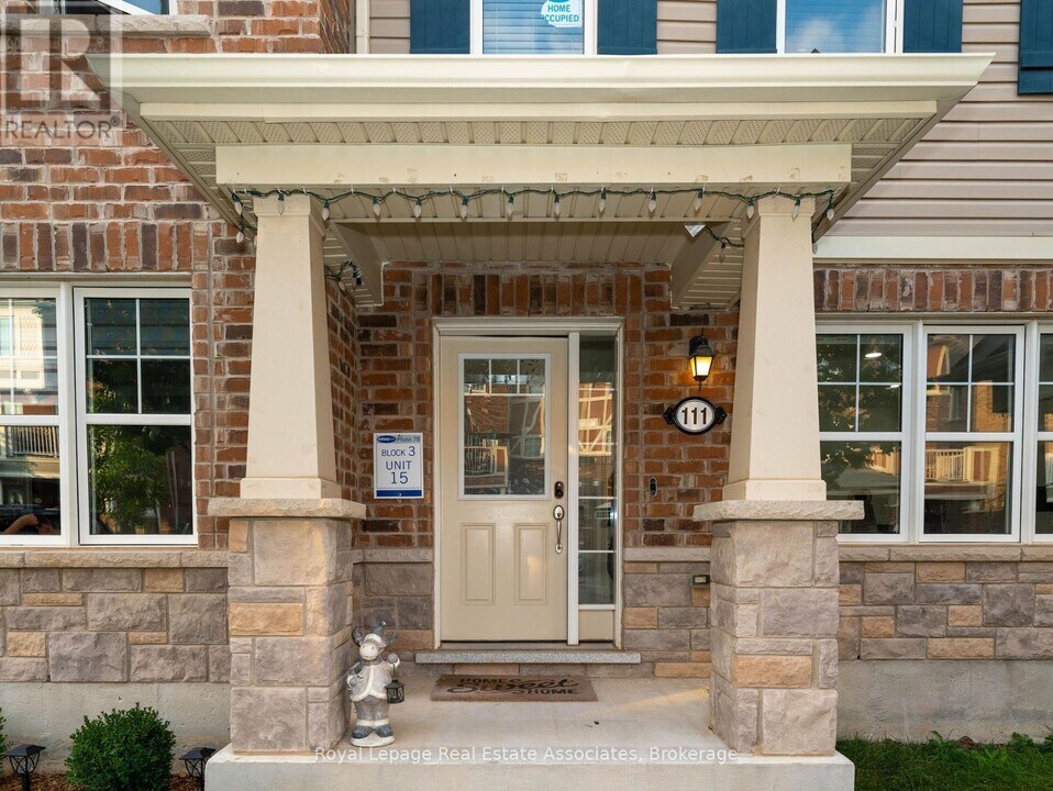 111 Gore Ct in Milton, ON - Building Photo