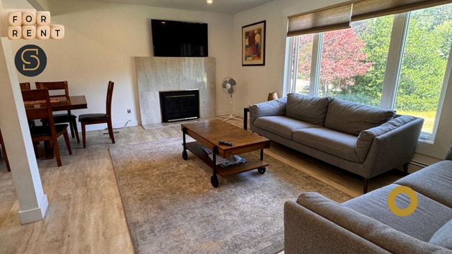 40221 Garibaldi Way in Squamish, BC - Building Photo - Building Photo