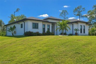 2330 4th Ave SE in Naples, FL - Building Photo - Building Photo