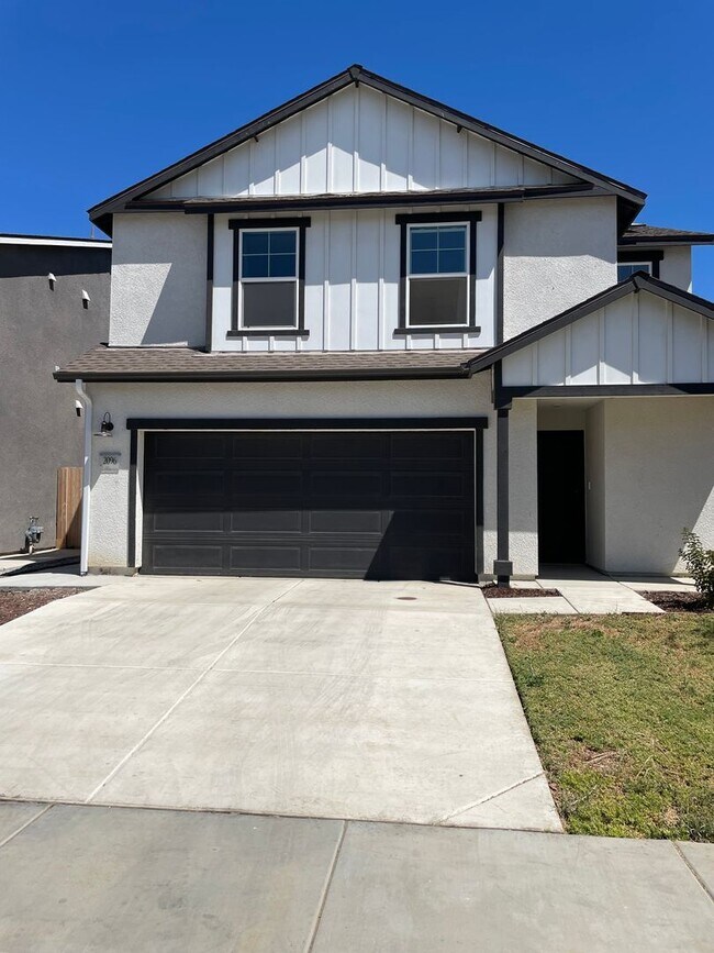 2096 Coulter Ln in Los Banos, CA - Building Photo - Building Photo