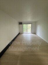 215 E Arbor Ave in Bismarck, ND - Foto de edificio - Building Photo