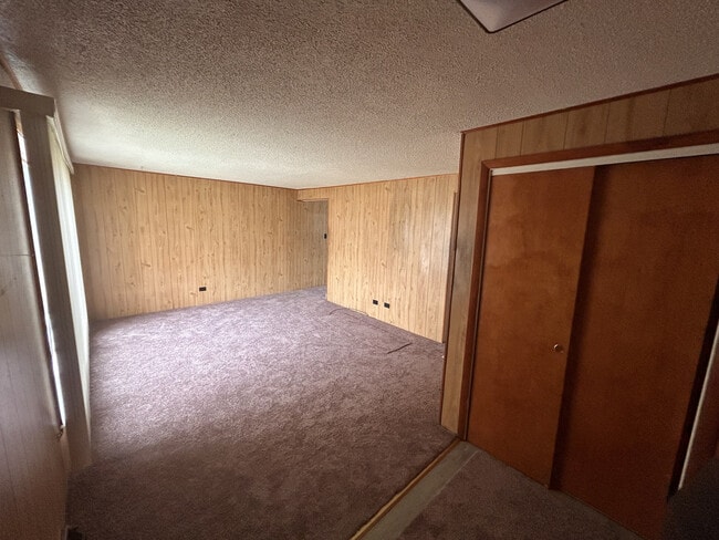 208 Dee Rd in North Aurora, IL - Building Photo - Building Photo