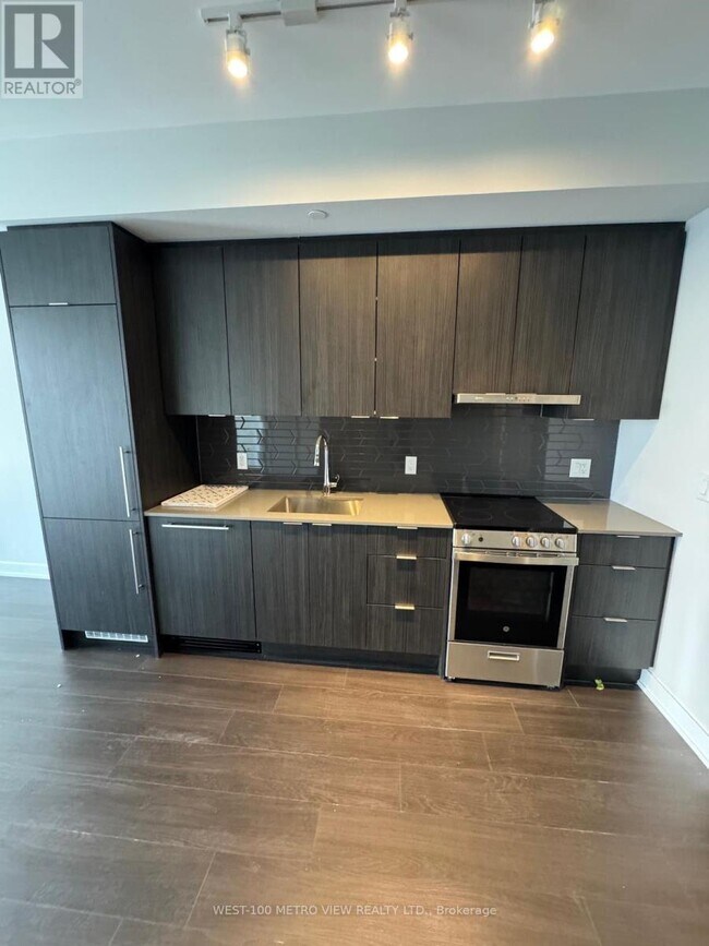 430-3430 Square One Dr in Mississauga, ON - Building Photo - Building Photo