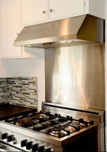 4705 SW Wildwood Pl in Seattle, WA - Building Photo - Building Photo