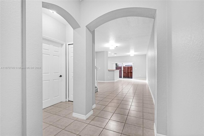 8526 NW 107th Passage in Doral, FL - Building Photo - Building Photo