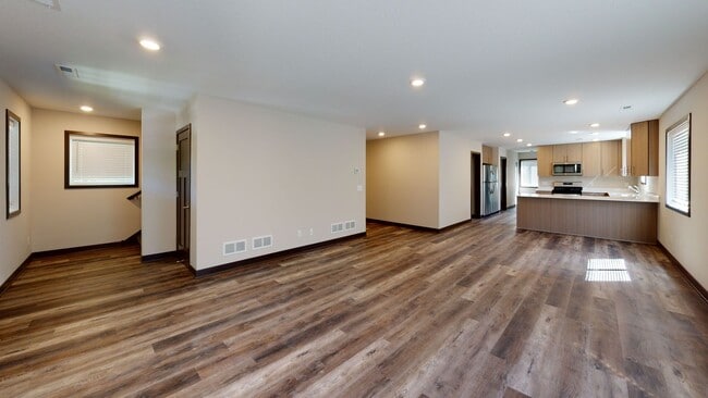 887 21st Ave SE in Minneapolis, MN - Building Photo - Building Photo